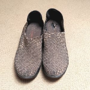 Bernie Mev metallic bronze gold platforms. Size 7